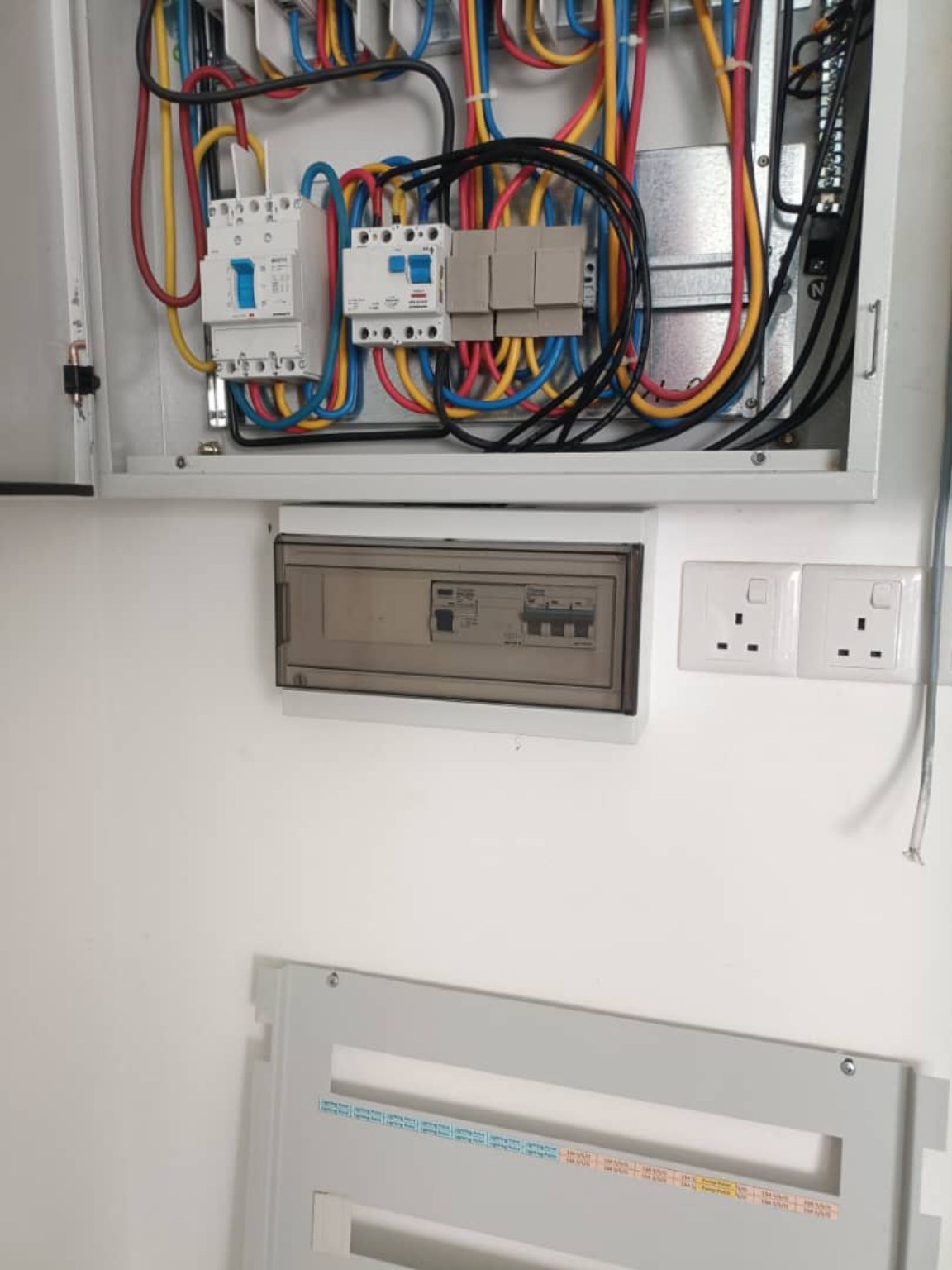 Electrical distribution board